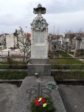 Vând loc de veci