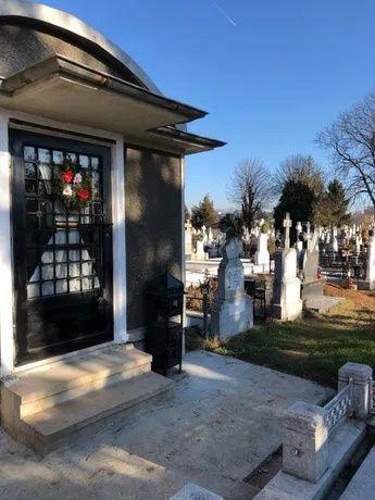 Vând 2 locuri de veci în cimitir Afumați
