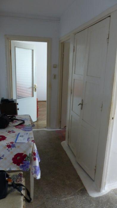 Vand apartament semicomandat cu 2 cam. et.1 din 4, 53 mp in loc.Bocsa