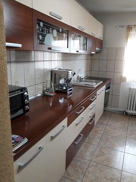 Vand apartament 3 camere Republicii etaj 4