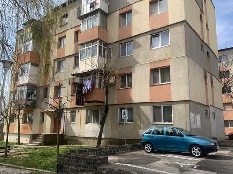 Vand apartament 4 camere