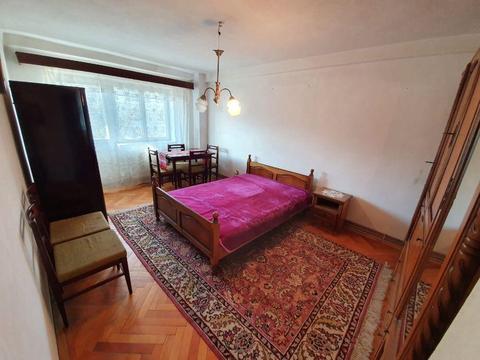 Vand apartament cu 3 camere