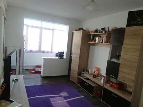 Închiriez Garsonieră