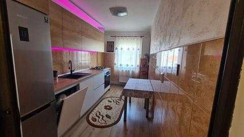 Închiriez apartament 2 camere zona Tractorul