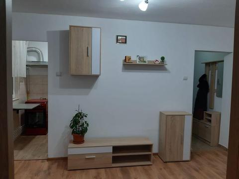 Inchiriez apartament