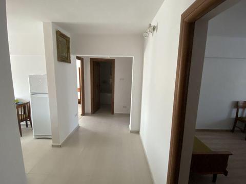 Inchiriez apartament 3 camere