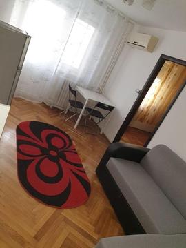 Inchiriez apartament