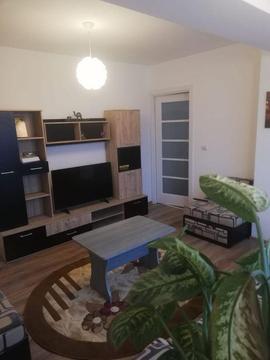 Închiriez apartament cu două camere decomandat