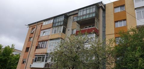 Închiriez apartament cu 4 camere