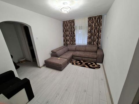 Închiriez apartament