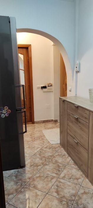 Închiriez apartament cu 2 camere, decomandat, str. Echitatii, zona Sud