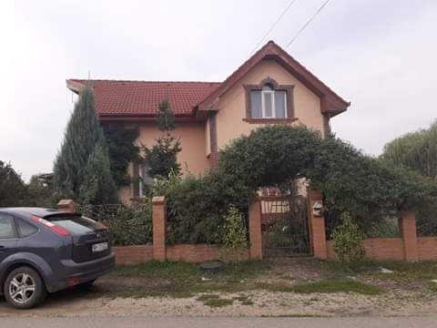 Vând casa-vila, ideal si pentru douã generații