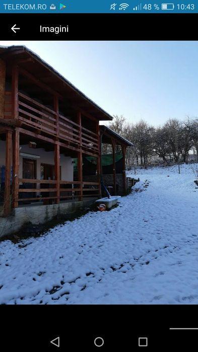 Vand cabana de vacanță