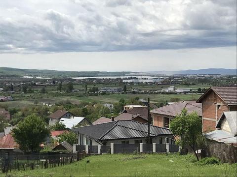 Teren Pozitie Splendida sub padure ! TROIANU, Rm Valcea ! str. Toamnei